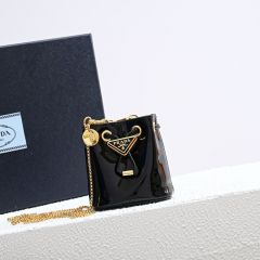 In early spring of 2024, the new mini Xiaofu bag was jelly skin/patent skin.