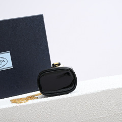 In early spring of 2024, the new mini Xiaofu bag was jelly skin/patent skin.