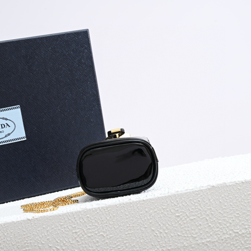In early spring of 2024, the new mini Xiaofu bag was jelly skin/patent skin.