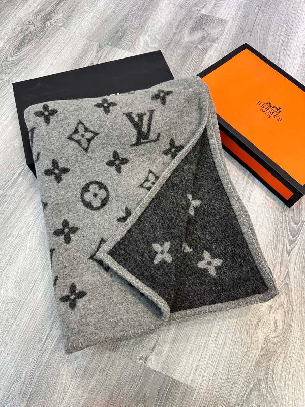 Letter combination classic pattern blanket
