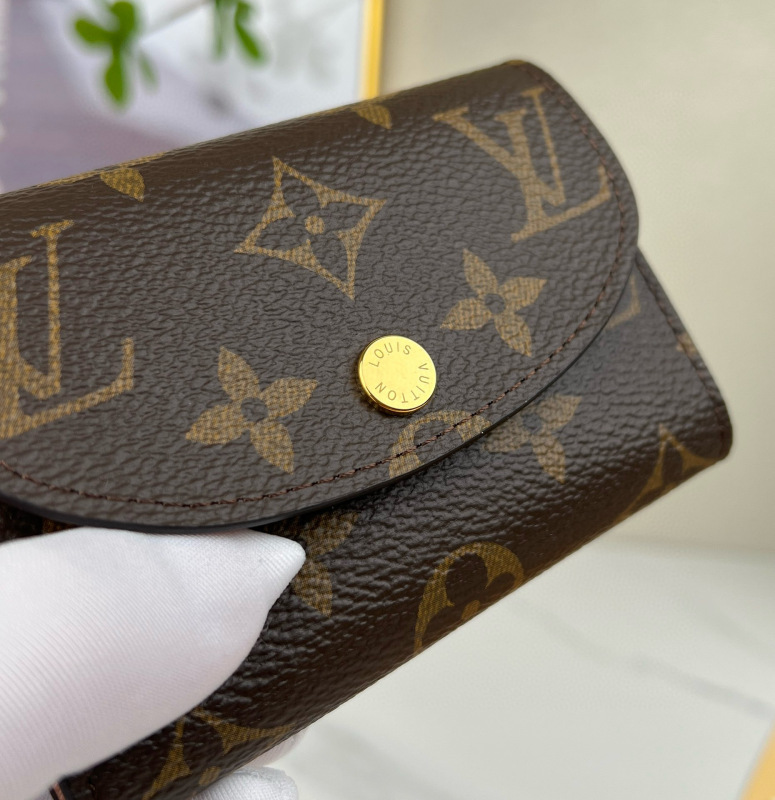 M41939 gold button pink You can customize the initial signature.