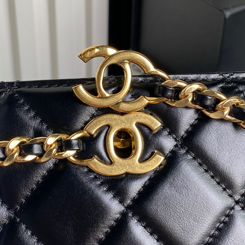 CHANEL Shoulder Bag
