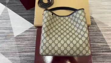 GUCCI GG EMBLEM SMALL SHOULDER BAG