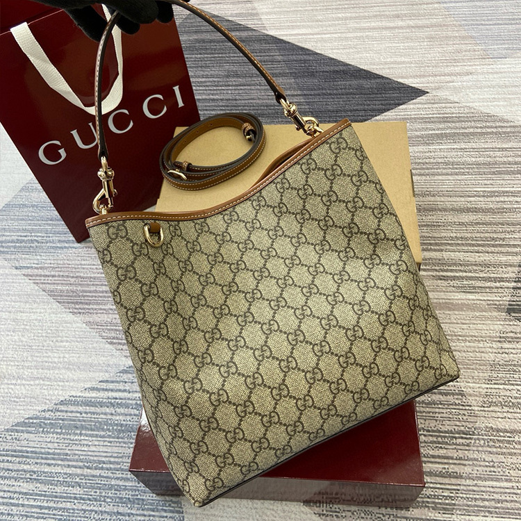 GUCCI GG EMBLEM SMALL SHOULDER BAG