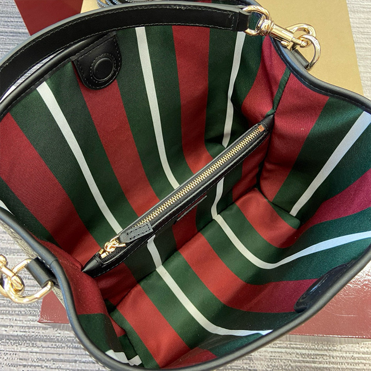 GUCCI GG EMBLEM SMALL SHOULDER BAG