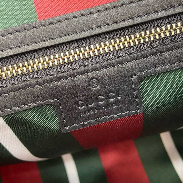 GUCCI GG EMBLEM MEDIUM SHOULDER BAG