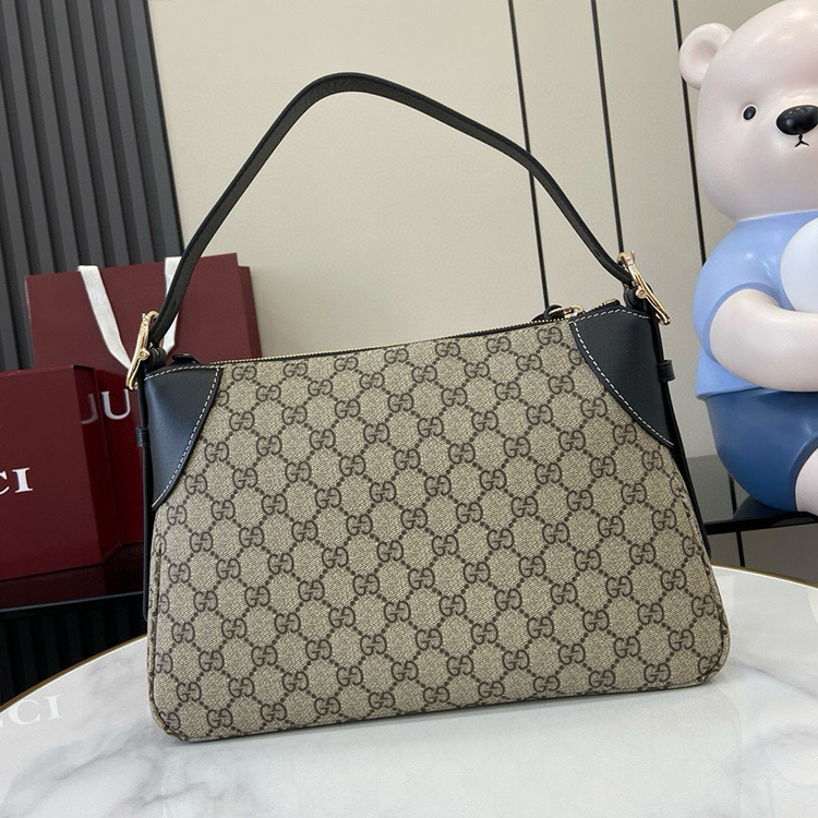 GUCCI GG EMBLEM MEDIUM SHOULDER BAG