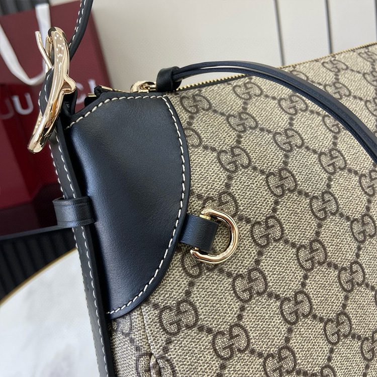 GUCCI GG EMBLEM MEDIUM SHOULDER BAG