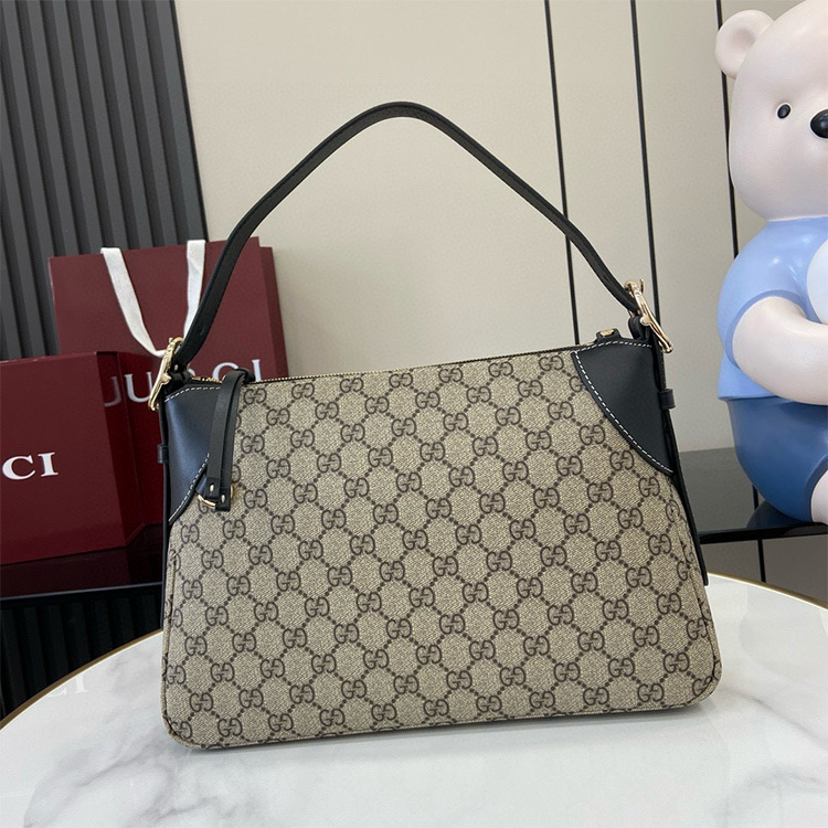 GUCCI GG EMBLEM MEDIUM SHOULDER BAG