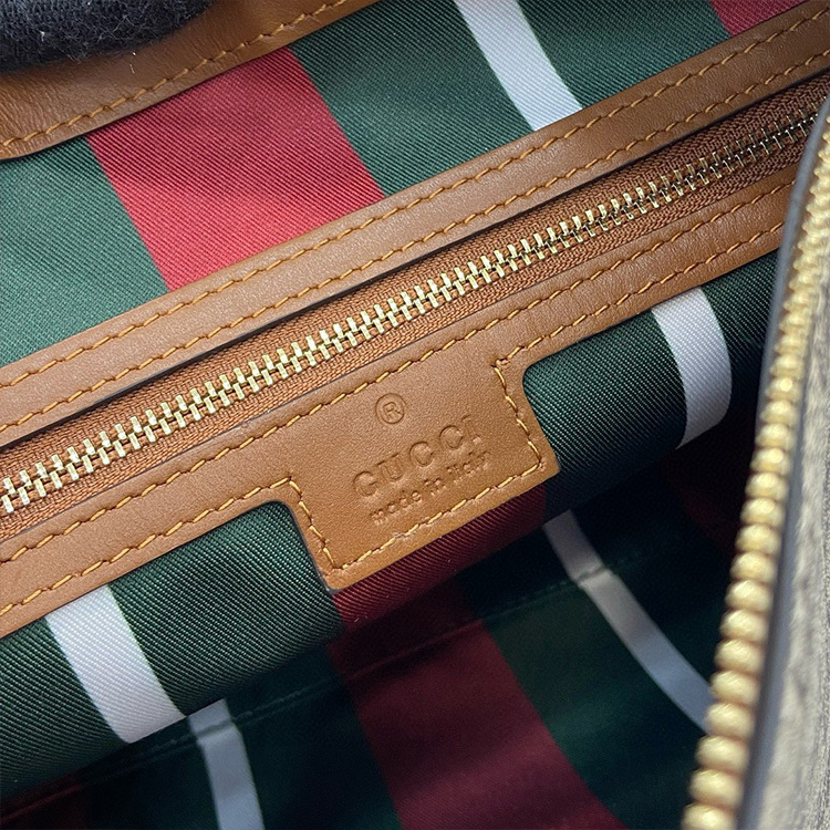 GUCCI GG EMBLEM MEDIUM SHOULDER BAG