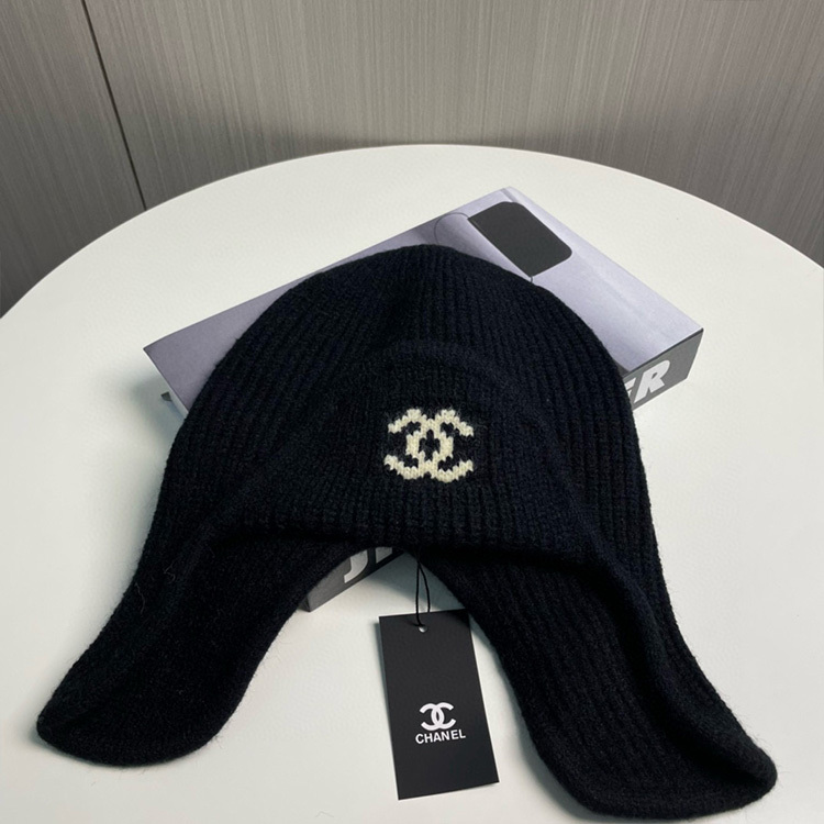 CHANEL Knitted hat