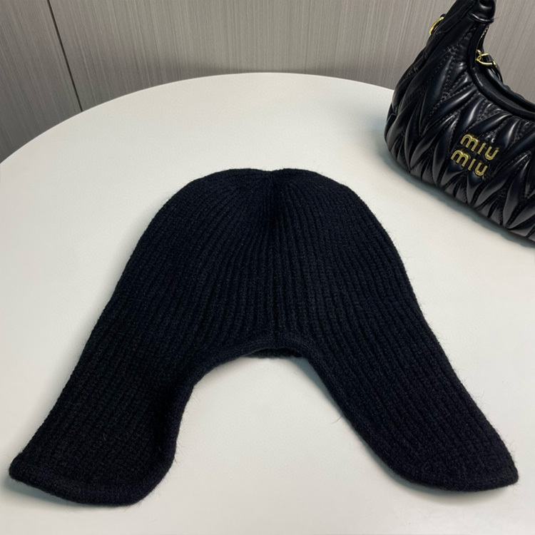 CHANEL Knitted hat