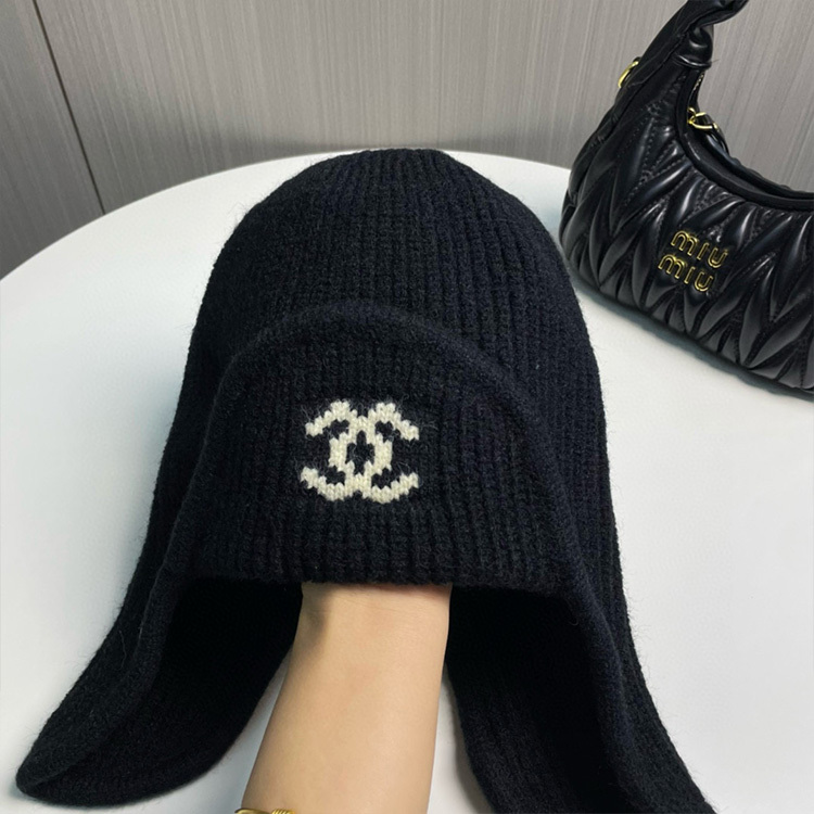 CHANEL Knitted hat