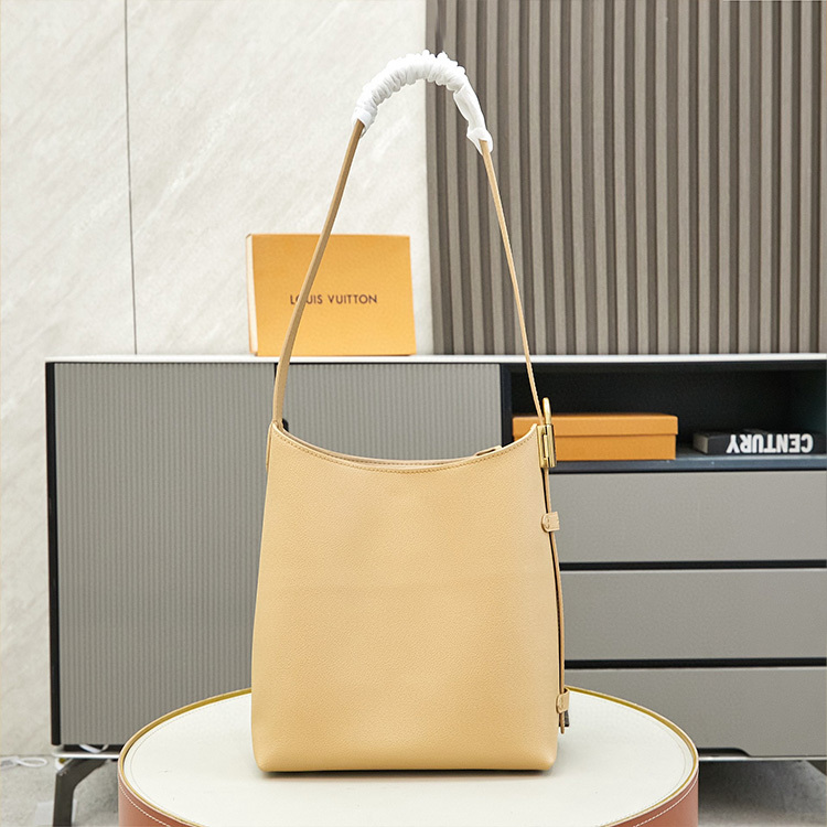 LV Low Key Hobo PM
