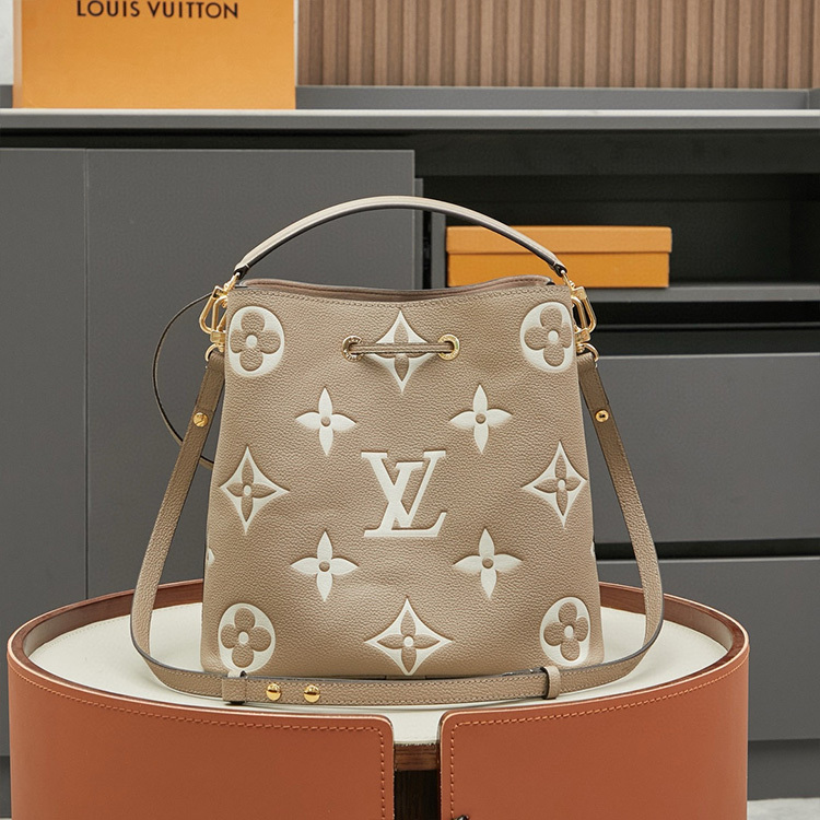 LV NéoNoé MM Handbag