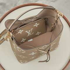 LV NéoNoé MM Handbag