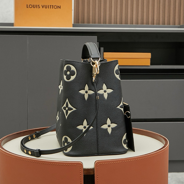 LV NéoNoé MM Handbag