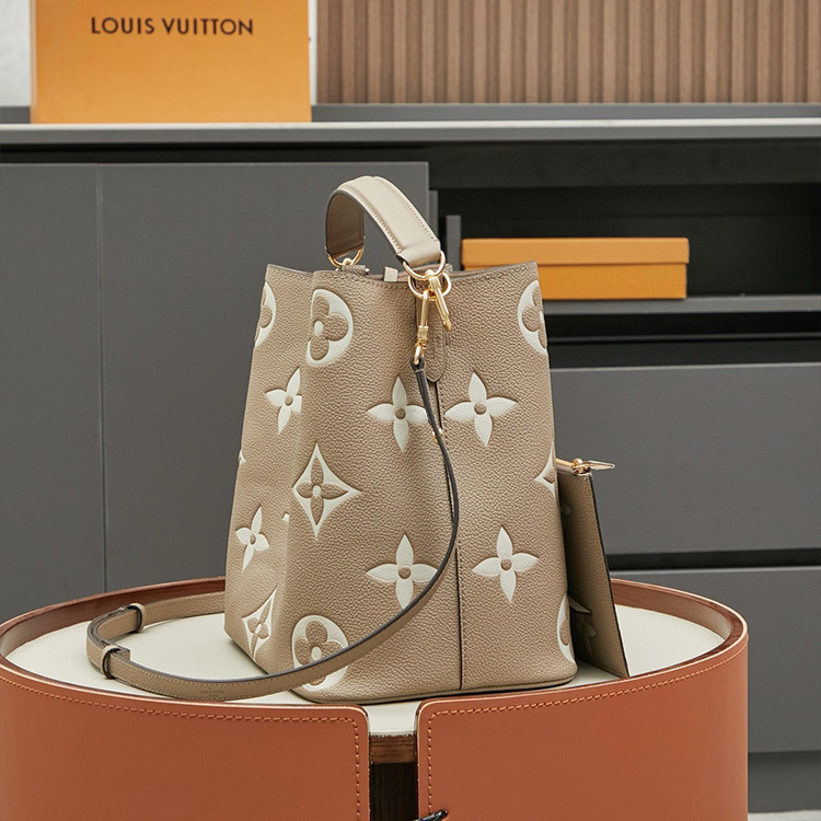 LV NéoNoé MM Handbag