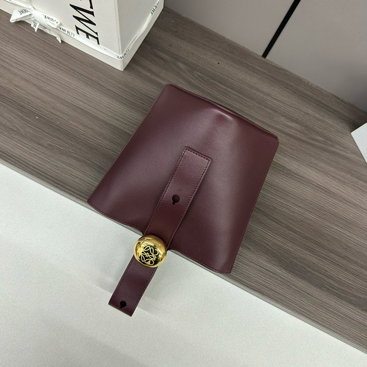 LOEWE Mini Pebble bucket in smooth calfskin