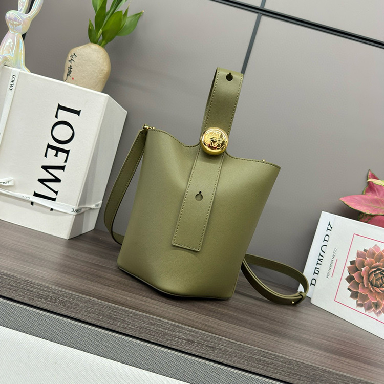 LOEWE Mini Pebble bucket in smooth calfskin