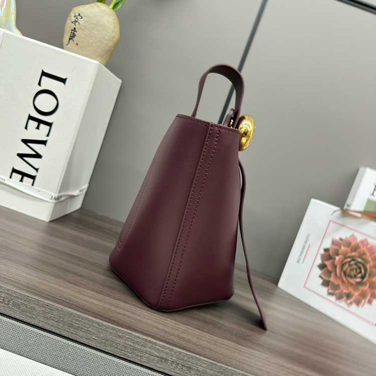 LOEWE Mini Pebble bucket in smooth calfskin