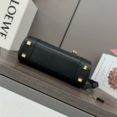 LOEWE Amazona 23 Cropped bag in nappa calfskin