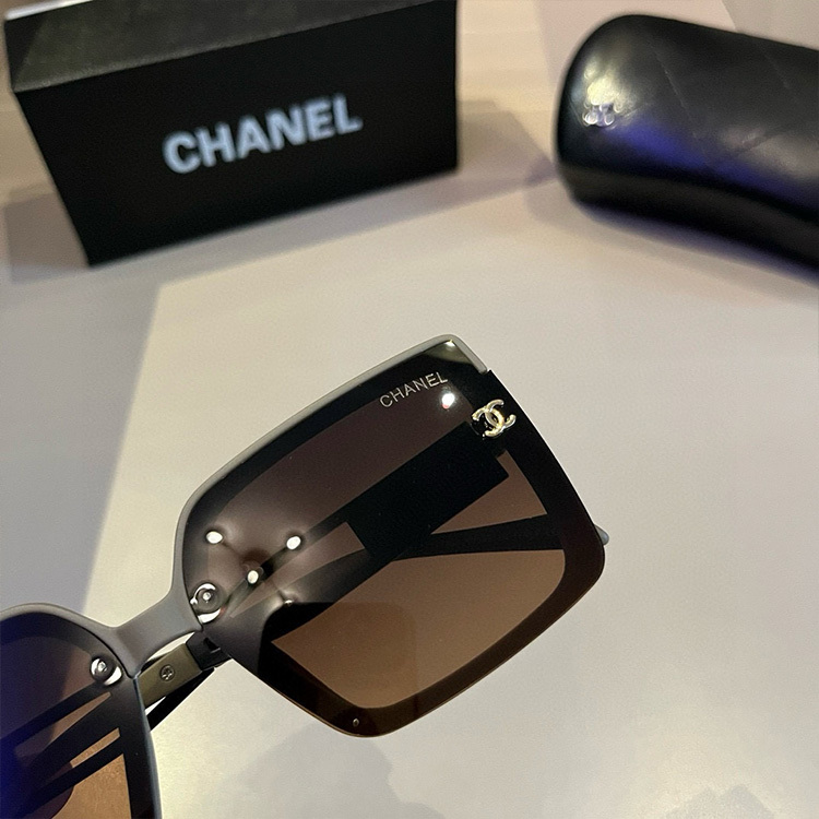 CHANEL Sunglasses