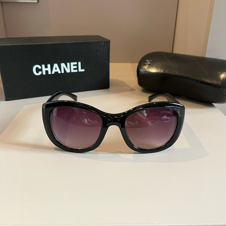 CHANEL Sunglasses