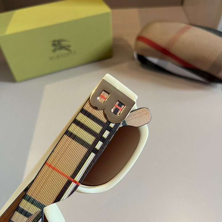 BURBERRY Women&Men Sunglasses