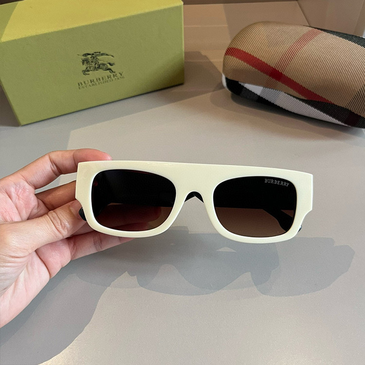 BURBERRY Women&Men Sunglasses