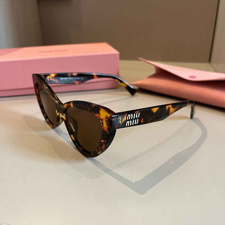 MIUMIU Sunglasses