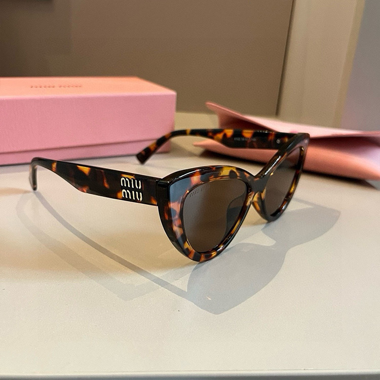 MIUMIU Sunglasses