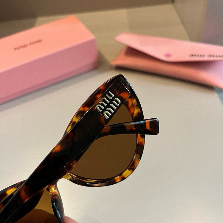 MIUMIU Sunglasses