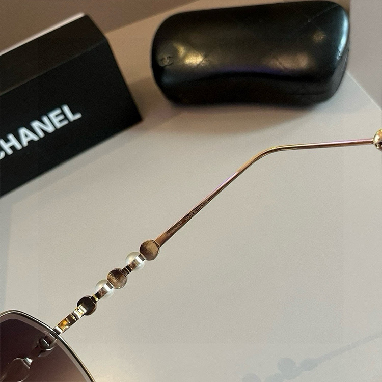 CHANEL Women's Fashion Sunglasses