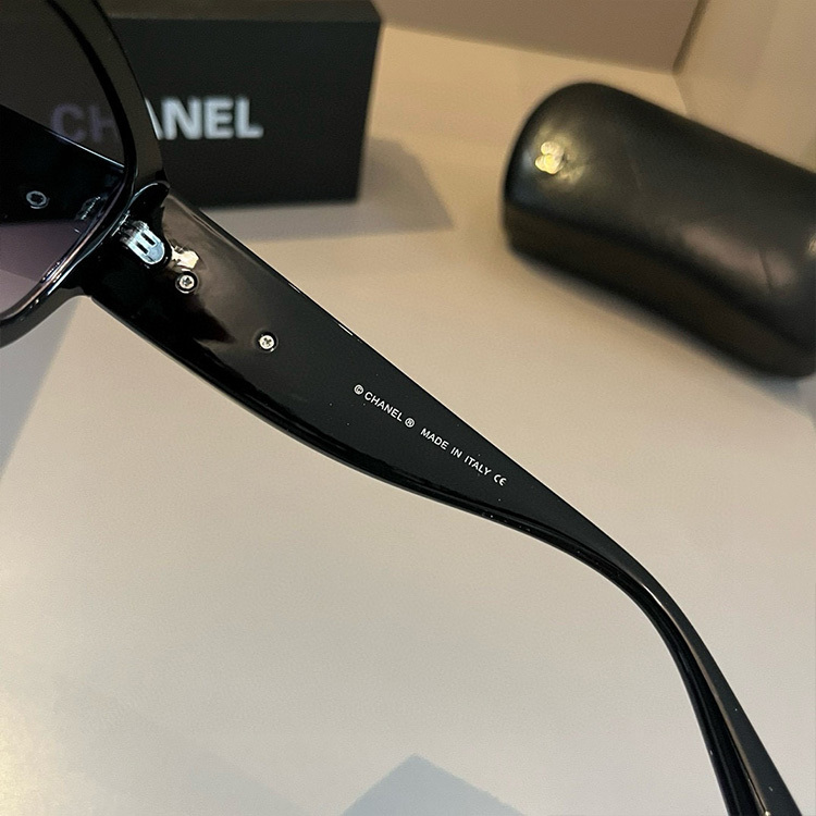 CHANEL Women's Fashion Sunglasses