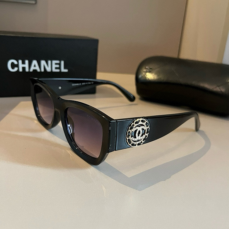 CHANEL Women's Fashion Sunglasses
