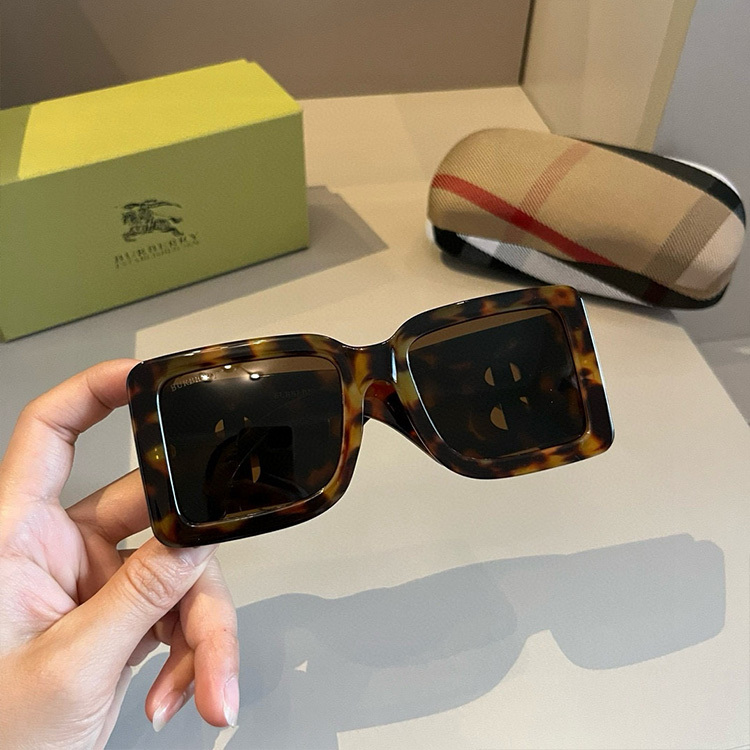 BURBERRY Women's Fashion Sunglasses
