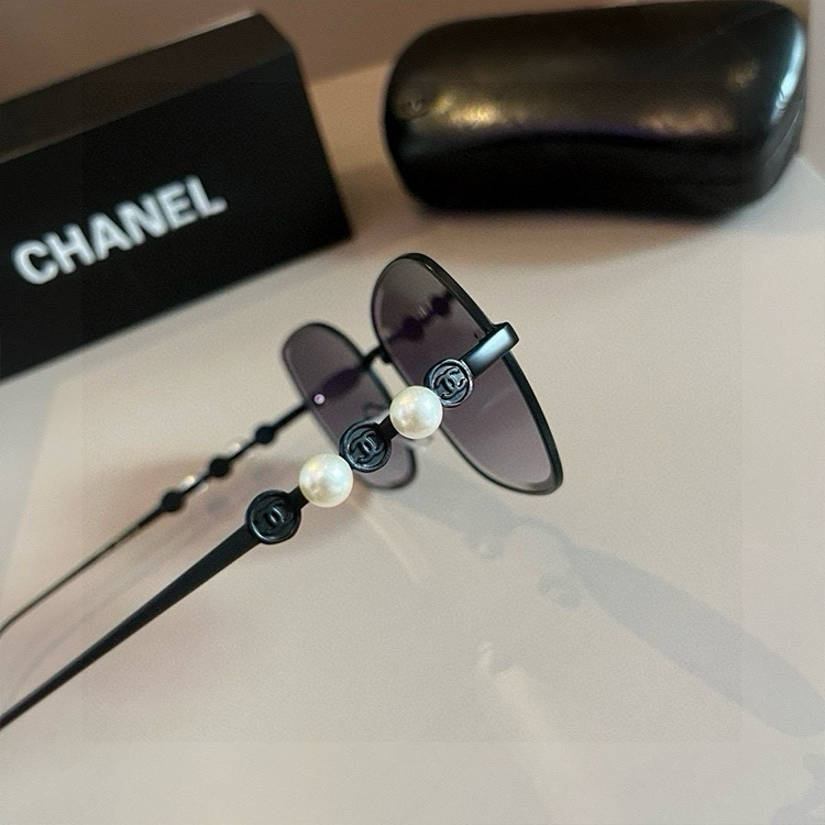 CHANEL Women's Fashion Sunglasses