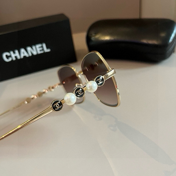 CHANEL Women's Fashion Sunglasses