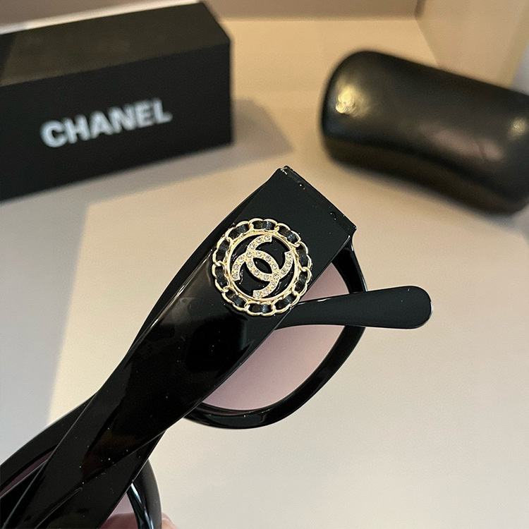 CHANEL Women's Fashion Sunglasses