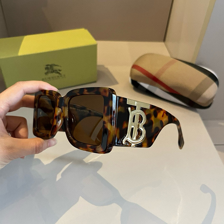 BURBERRY Women's Fashion Sunglasses