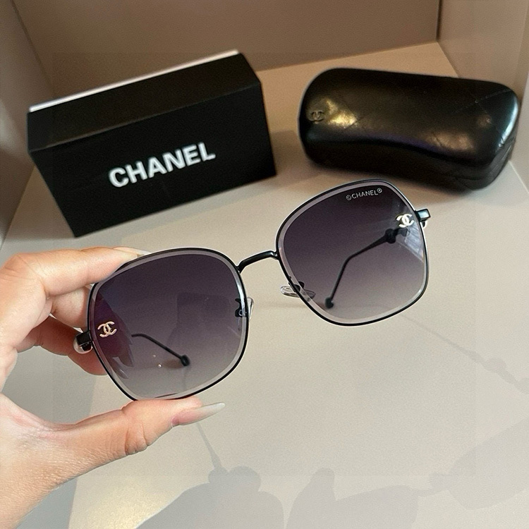 CHANEL Women's Fashion Sunglasses