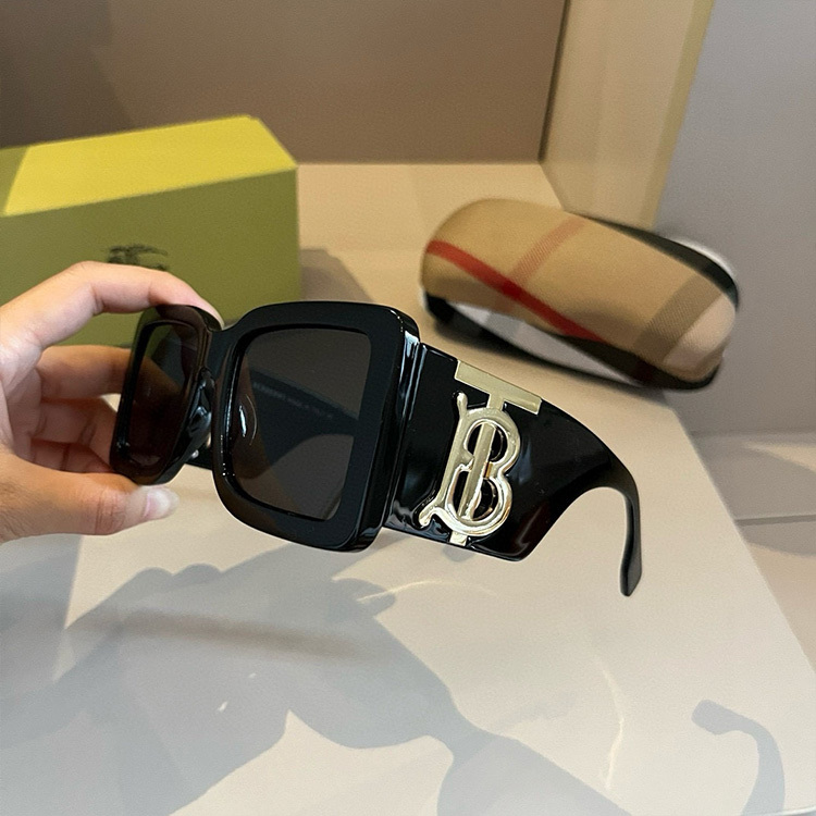 BURBERRY Women's Fashion Sunglasses