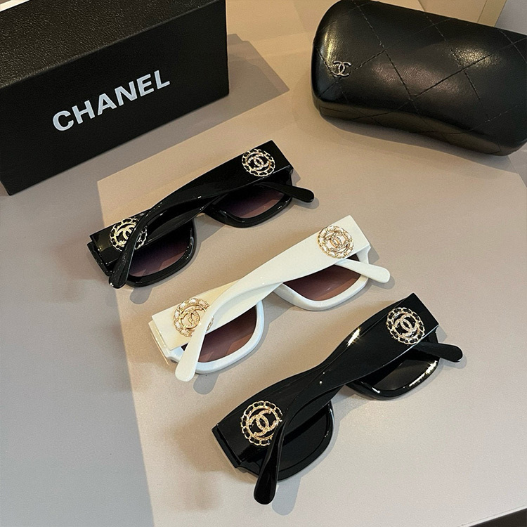 CHANEL Women's Fashion Sunglasses