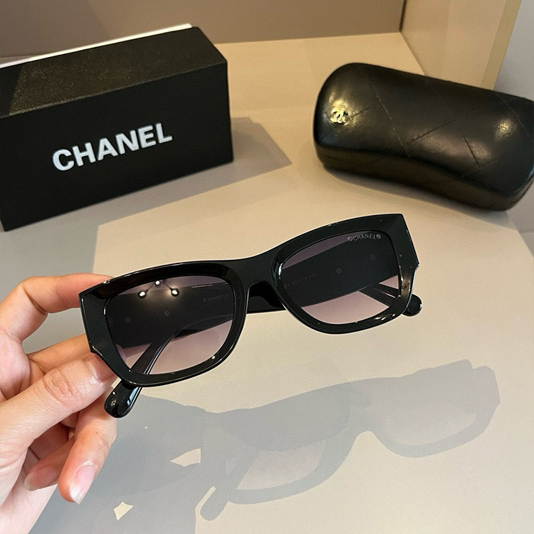 CHANEL Women's Fashion Sunglasses