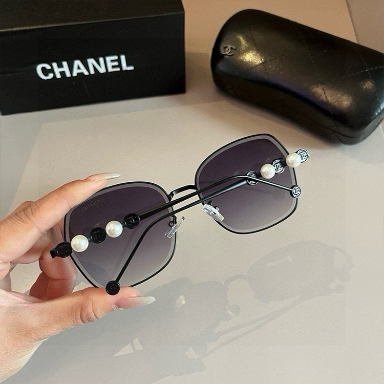 CHANEL Women's Fashion Sunglasses