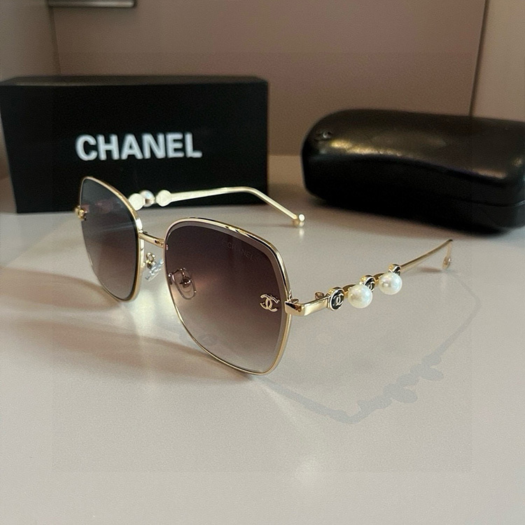 CHANEL Women's Fashion Sunglasses