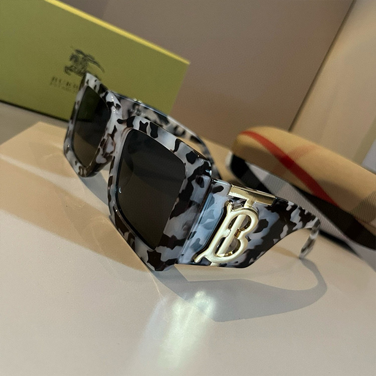 BURBERRY Women's Fashion Sunglasses