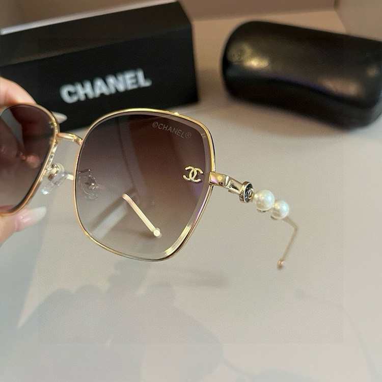 CHANEL Women's Fashion Sunglasses