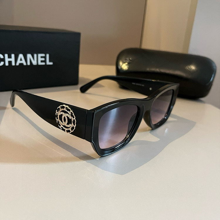 CHANEL Women's Fashion Sunglasses